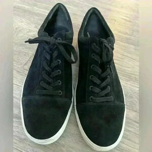 Vince Women’s Black Suede Sneaker/Trainer Size 10 Low Top Lace Up Fashion EUC